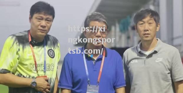 关键比赛中一队队员受伤离场,情况堪忧 关键比赛中一队队员受伤离场,情况堪忧