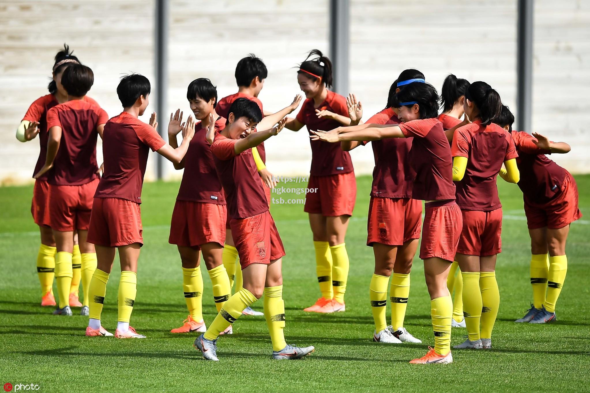 中国女足在比赛中展现出高超球技 中国女足在比赛中展现出高超球技